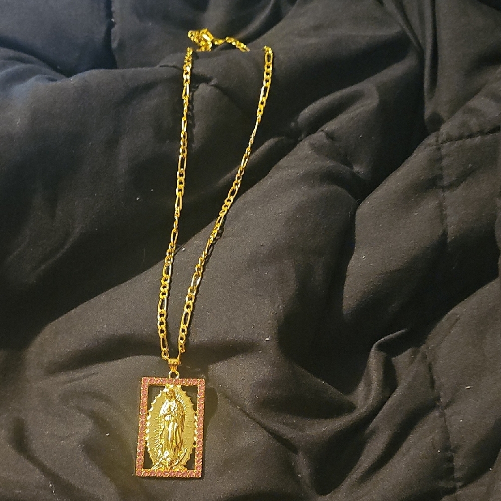 Gold Pendant Necklace